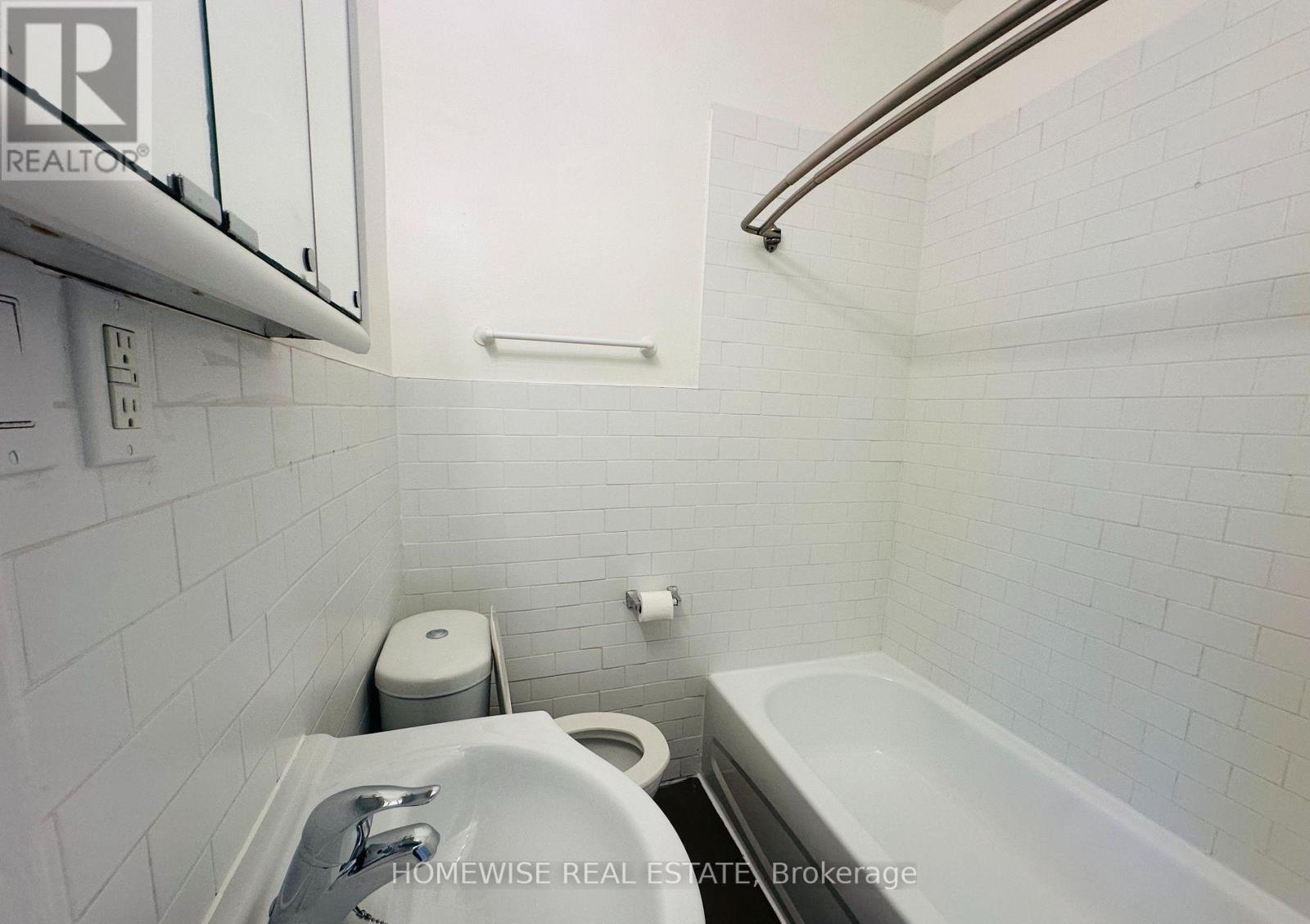 205 - 1 Triller Avenue, Toronto, Ontario M6K 3B7 - Photo 10 - W13663026