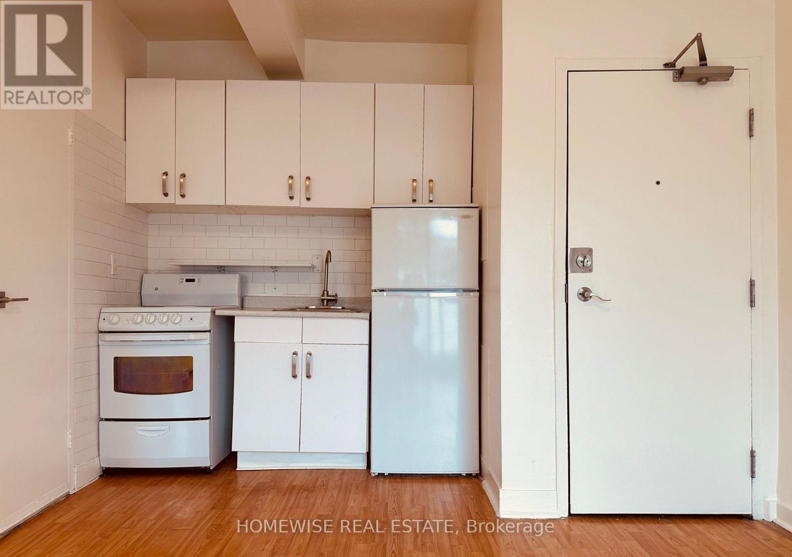 205 - 1 Triller Avenue, Toronto, Ontario M6K 3B7 - Photo 6 - W13663026