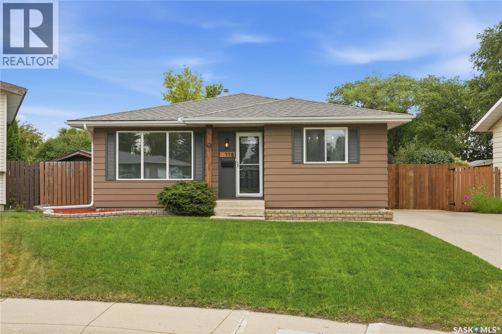 118 Dundurn Place, Saskatoon, Saskatchewan  S7M 4C3 - Photo 1 - SK045231