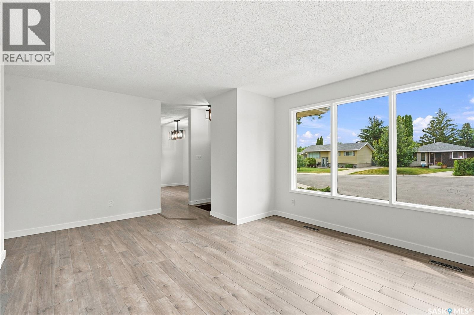 118 Dundurn Place, Saskatoon, Saskatchewan  S7M 4C3 - Photo 6 - SK045231