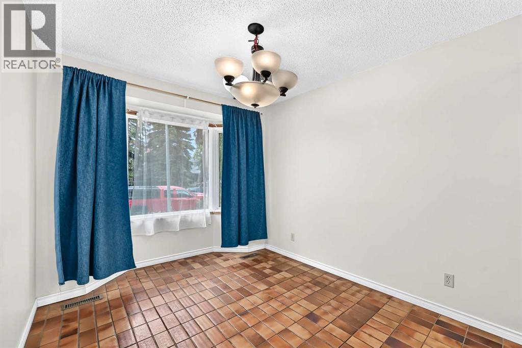 454 20 Avenue NW, Calgary, Alberta  T2M 1C4 - Photo 10 - A2322620