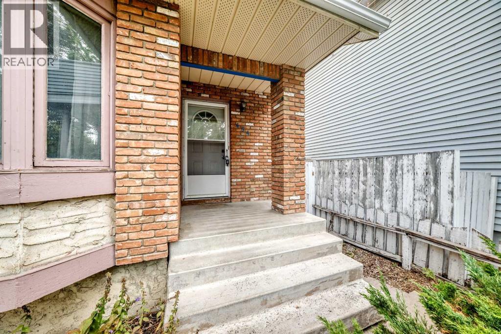 454 20 Avenue NW, Calgary, Alberta  T2M 1C4 - Photo 2 - A2322620