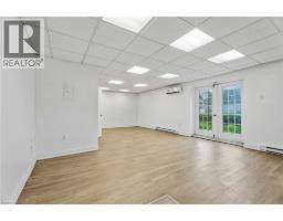 868 KING Street W, Hamilton, Ontario