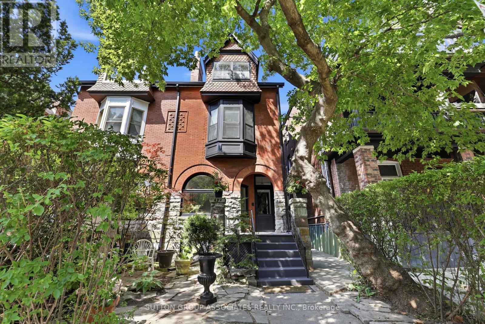 492 EUCLID AVENUE, Toronto, Ontario