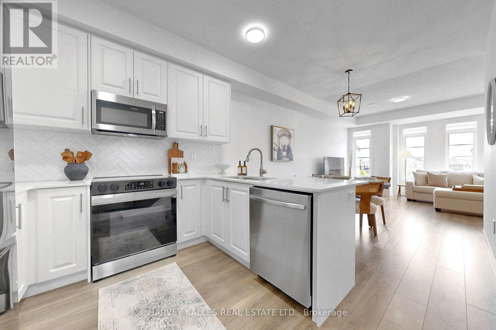 32 Mel Irving Drive, Bradford West Gwillimbury, Ontario  L3Z 4P1 - Photo 18 - N13662230