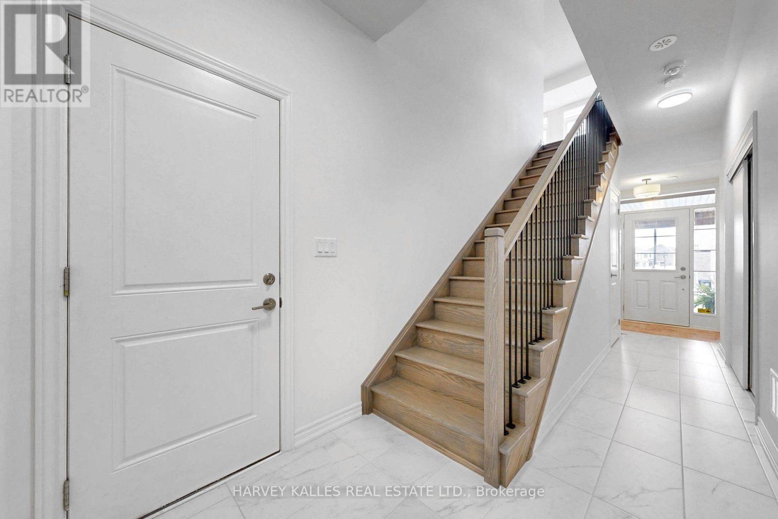 32 Mel Irving Drive, Bradford West Gwillimbury, Ontario  L3Z 4P1 - Photo 6 - N13662230