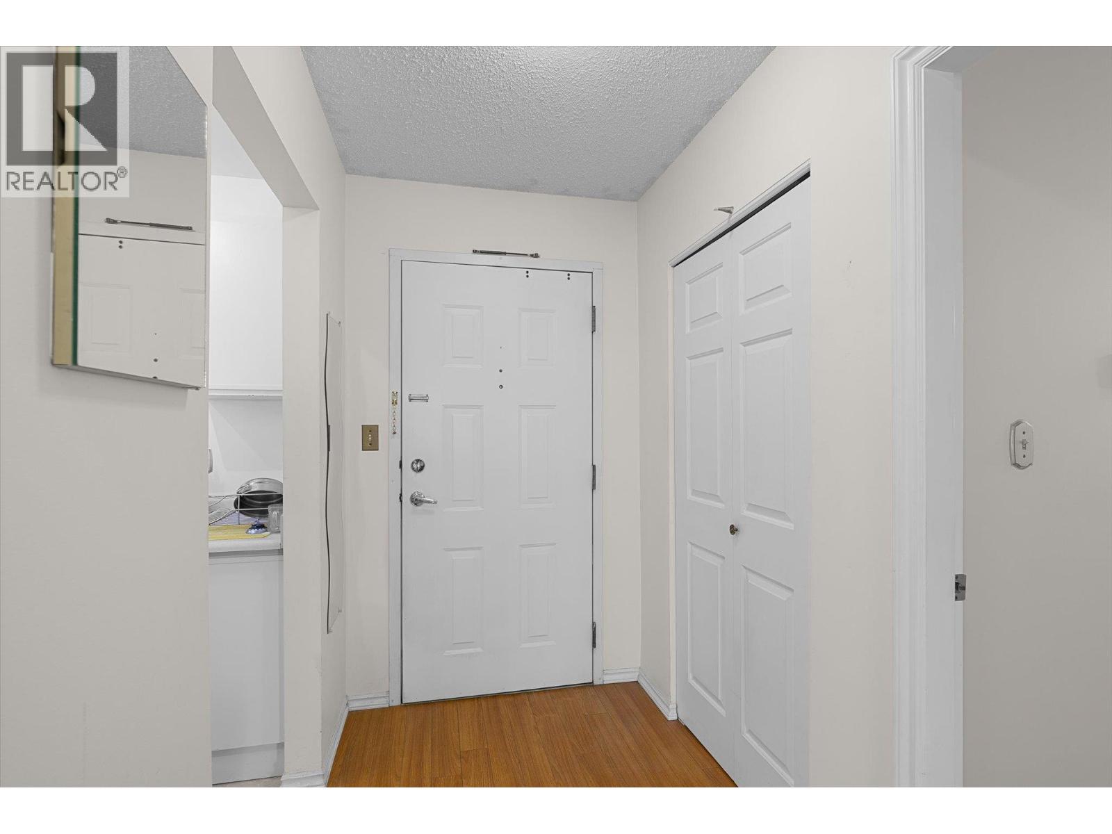 1056 Bernard Avenue Unit# 307, Kelowna, British Columbia  V1Y 8L7 - Photo 3 - 10396322