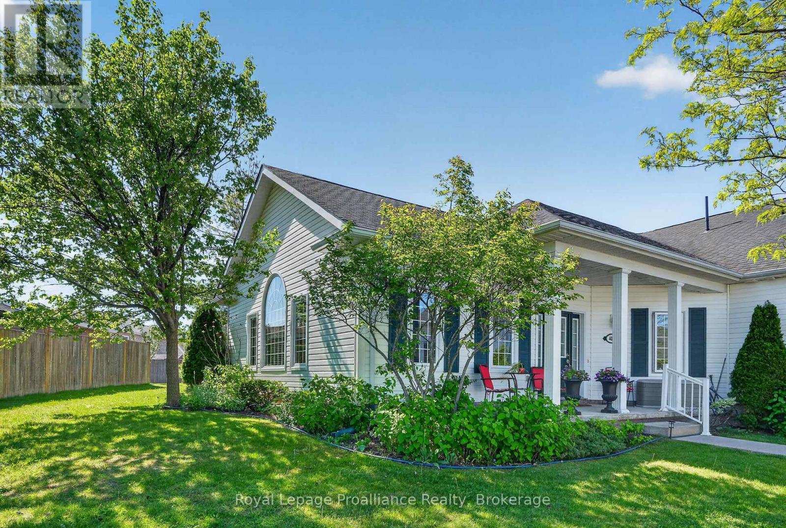 402 - 325 DENSMORE ROAD, Cobourg, Ontario