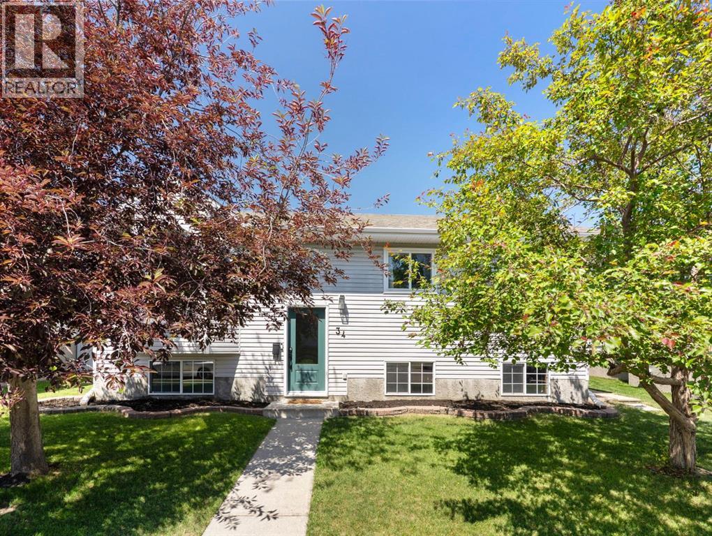 34 West Mcmanus Road, Cochrane, Alberta  T4C 1L8 - Photo 2 - A2329442