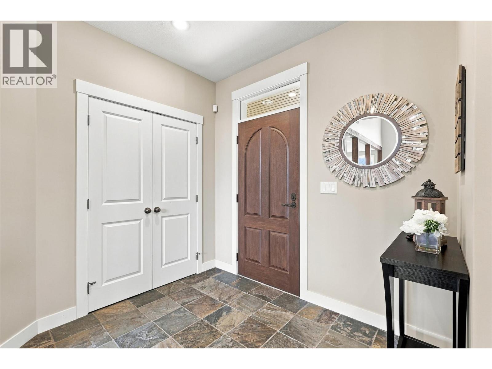 2020 Pinegrass Court, Kamloops, British Columbia  V1S 2B6 - Photo 4 - 10397387