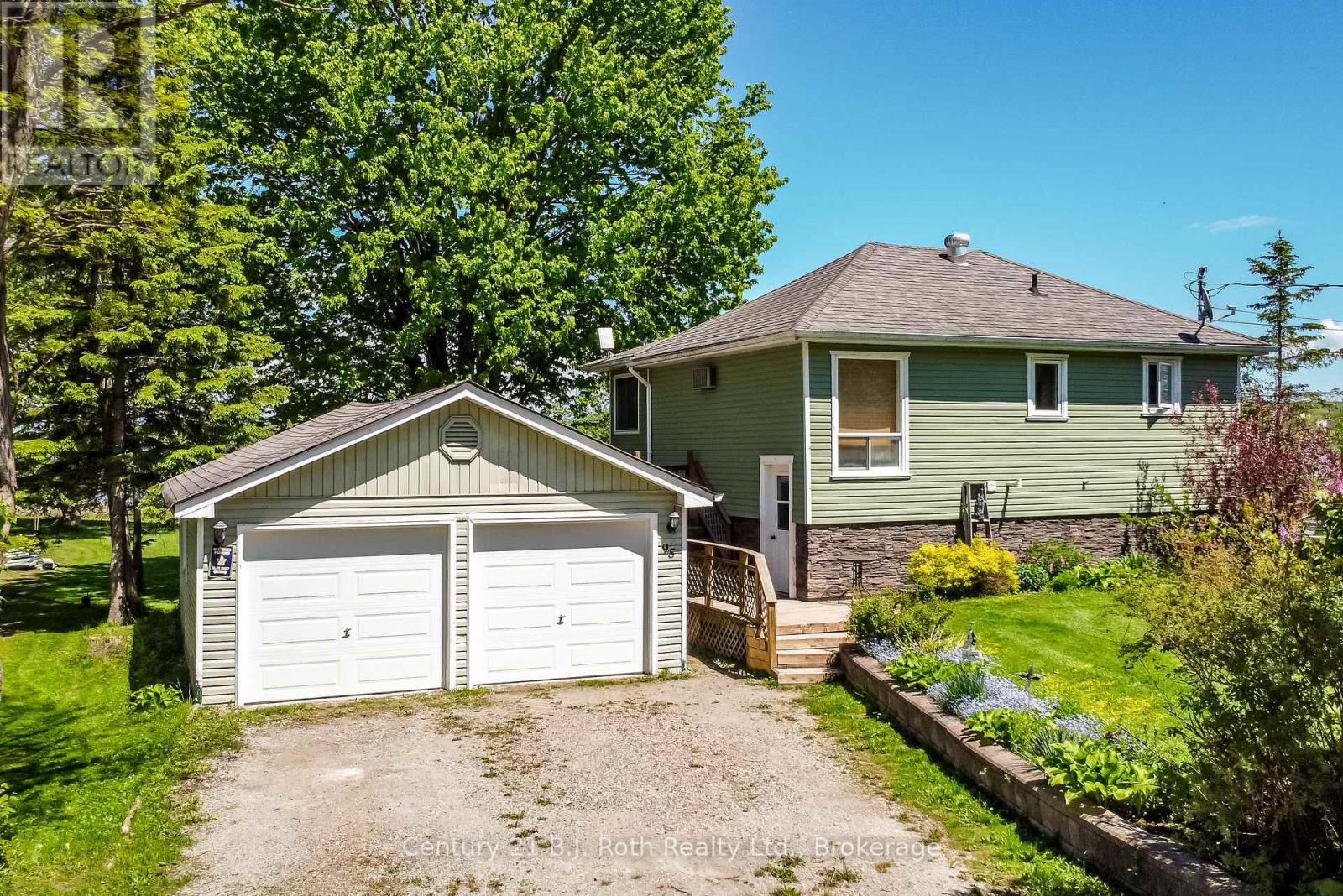 95 Maskinonge Road, Tay, Ontario L0K 2A0 - Photo 3 - S13663056