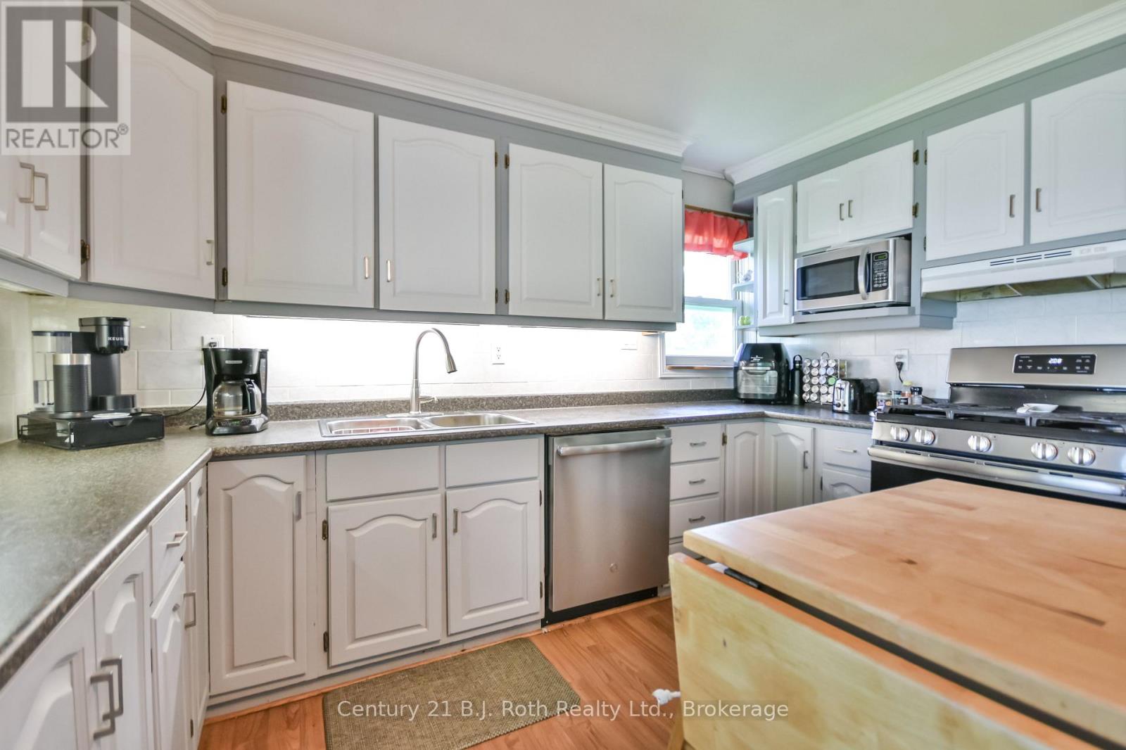 95 Maskinonge Road, Tay, Ontario L0K 2A0 - Photo 8 - S13663056