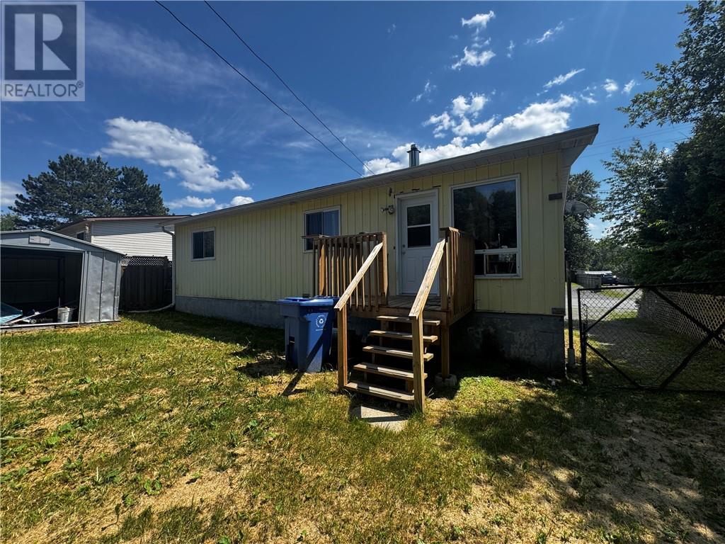 28 Spruce Street, Temagami, Ontario  P0H 2A0 - Photo 2 - 2129751