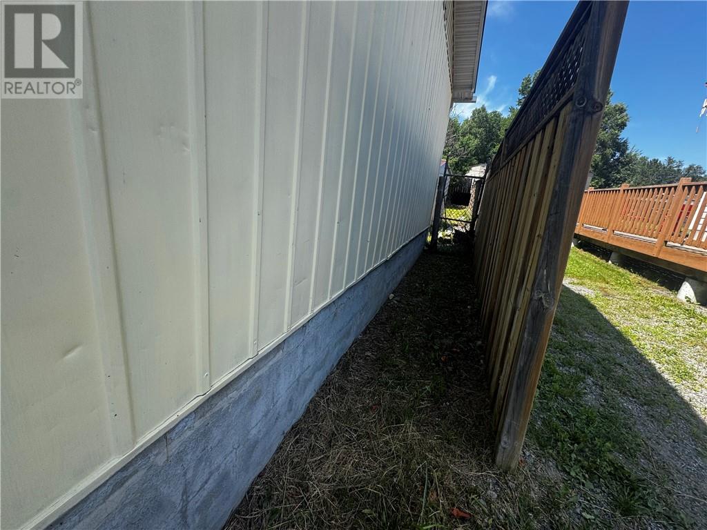 28 Spruce Street, Temagami, Ontario  P0H 2A0 - Photo 3 - 2129751