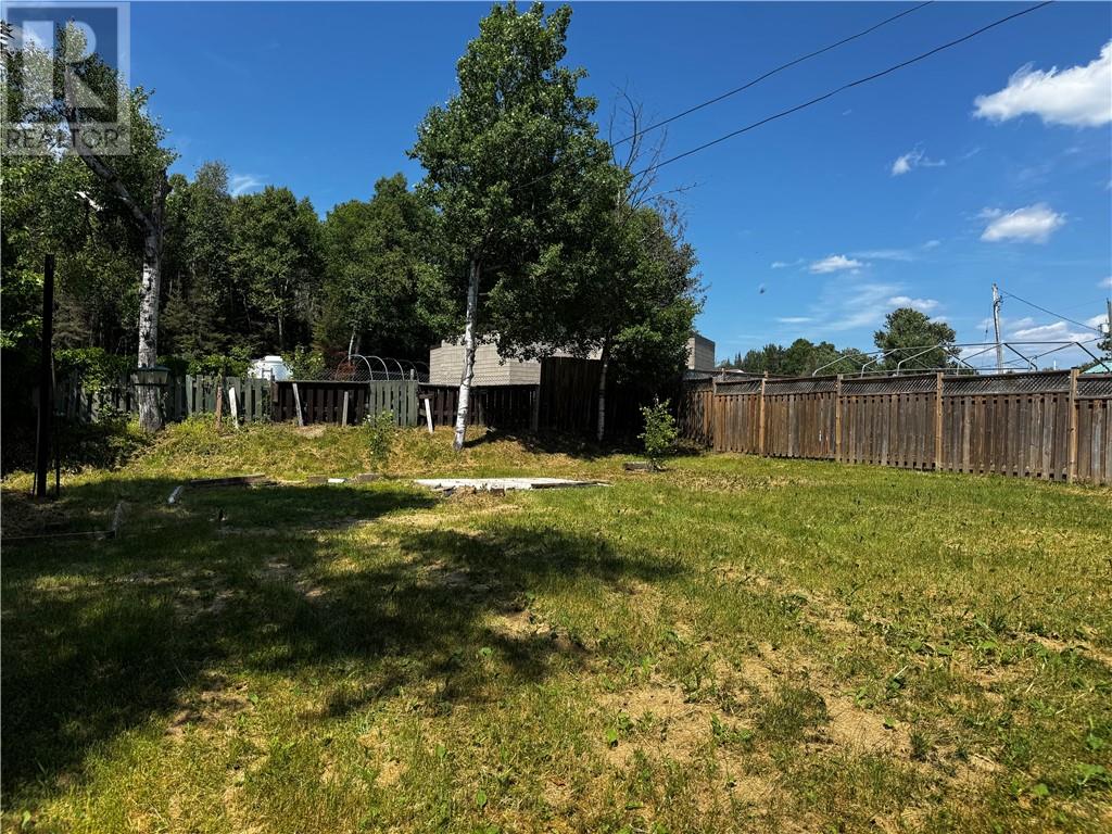 28 Spruce Street, Temagami, Ontario  P0H 2A0 - Photo 4 - 2129751