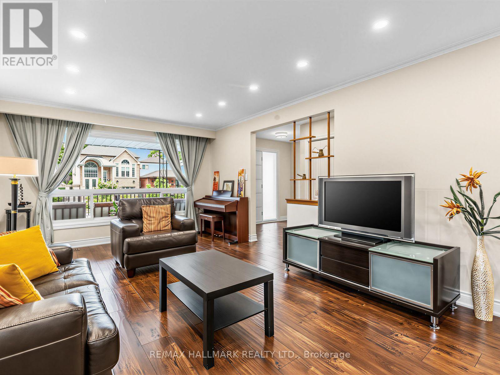 Main & Second Floor - 41 Woodville Avenue, Toronto, Ontario M4K 2J5 - Photo 10 - E13663048