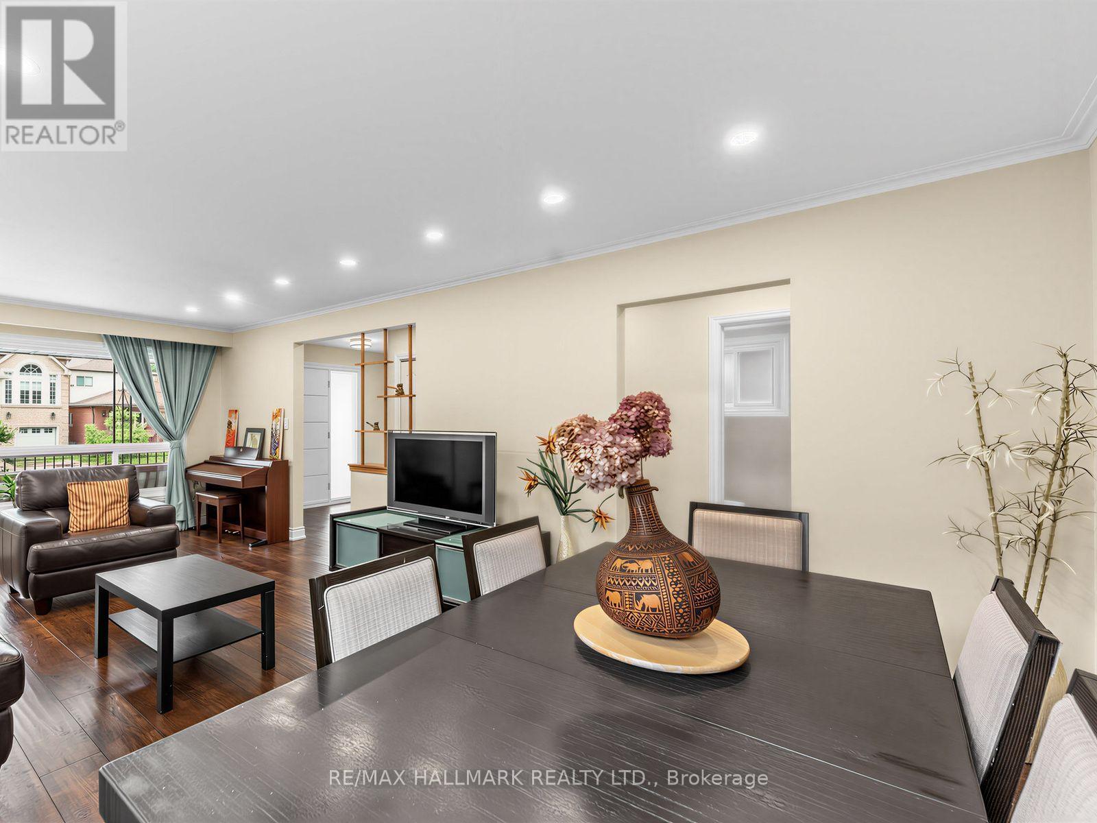 Main & Second Floor - 41 Woodville Avenue, Toronto, Ontario M4K 2J5 - Photo 12 - E13663048
