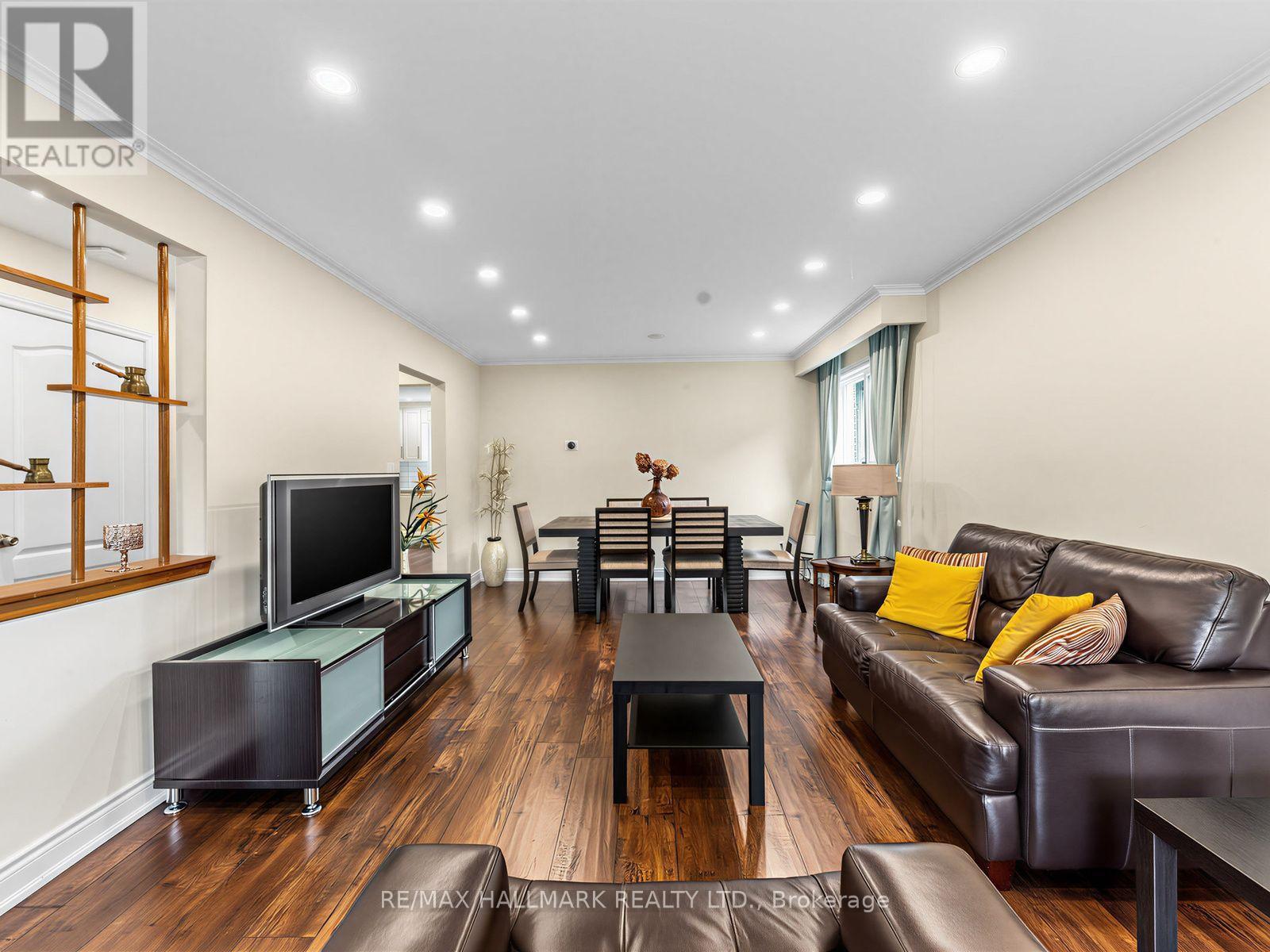 Main & Second Floor - 41 Woodville Avenue, Toronto, Ontario M4K 2J5 - Photo 7 - E13663048