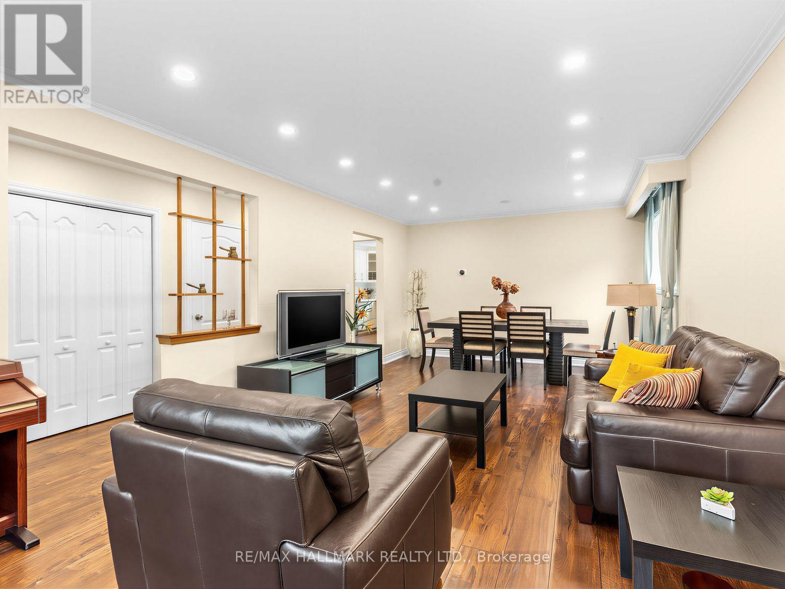 Main & Second Floor - 41 Woodville Avenue, Toronto, Ontario M4K 2J5 - Photo 8 - E13663048
