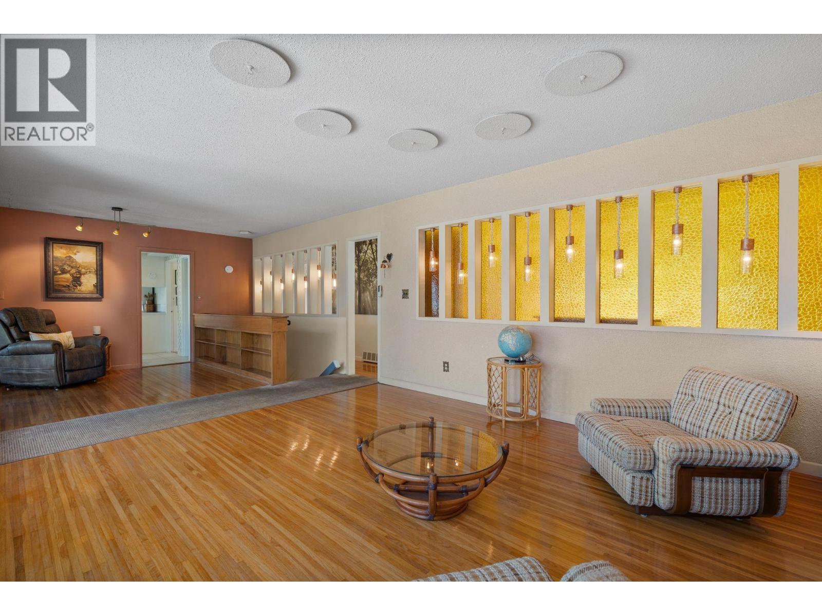 8660 Fairfax Crescent, Richmond, British Columbia  V7C 1Y1 - Photo 12 - R3154688