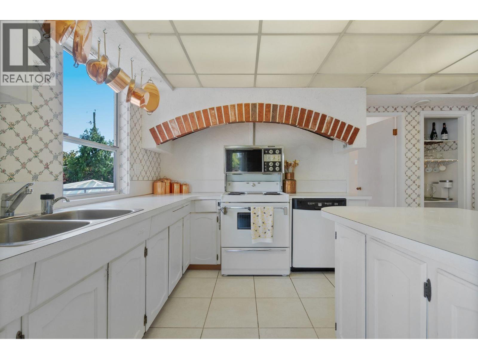 8660 Fairfax Crescent, Richmond, British Columbia  V7C 1Y1 - Photo 14 - R3154688