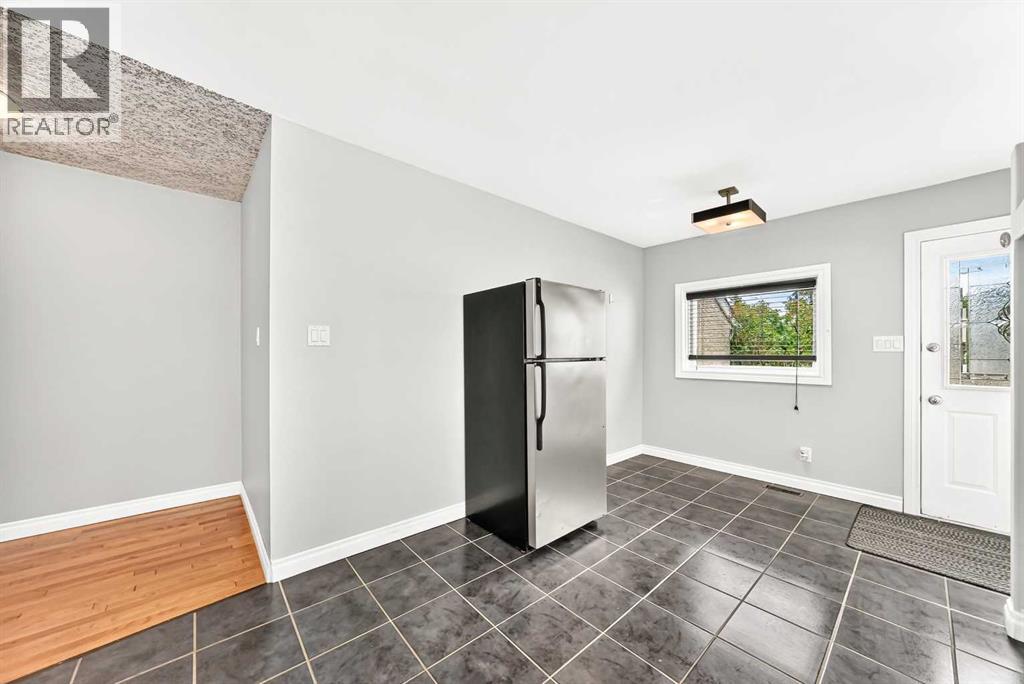 7312 36 Avenue NW, Calgary, Alberta  T3B 1T8 - Photo 7 - A2321002