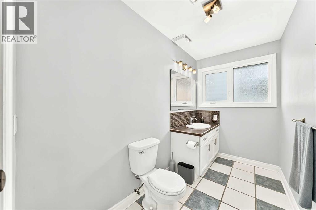 7312 36 Avenue NW, Calgary, Alberta  T3B 1T8 - Photo 11 - A2321002