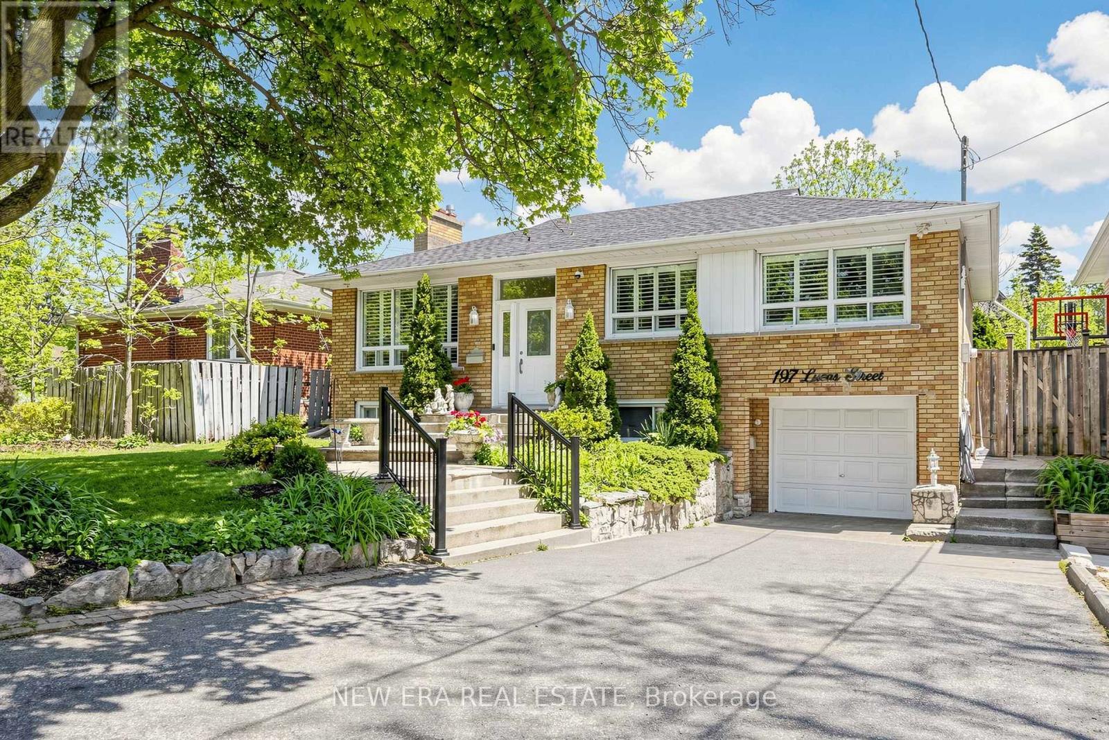 197 Lucas Street, Richmond Hill, Ontario L4C 4P8 - Photo 2 - N13663042