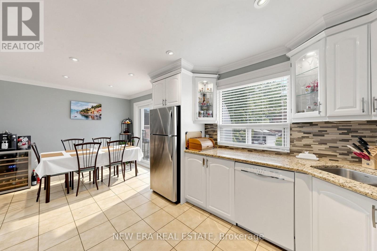197 Lucas Street, Richmond Hill, Ontario L4C 4P8 - Photo 9 - N13663042