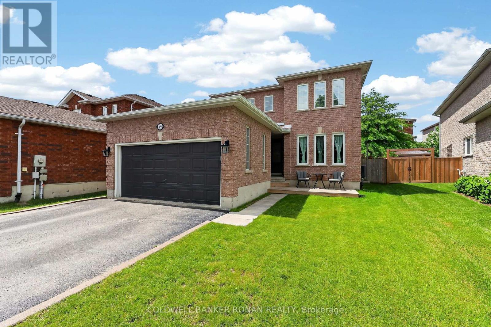 24 Ryan Court, Barrie, Ontario L4M 6N7 - Photo 2 - S13663214
