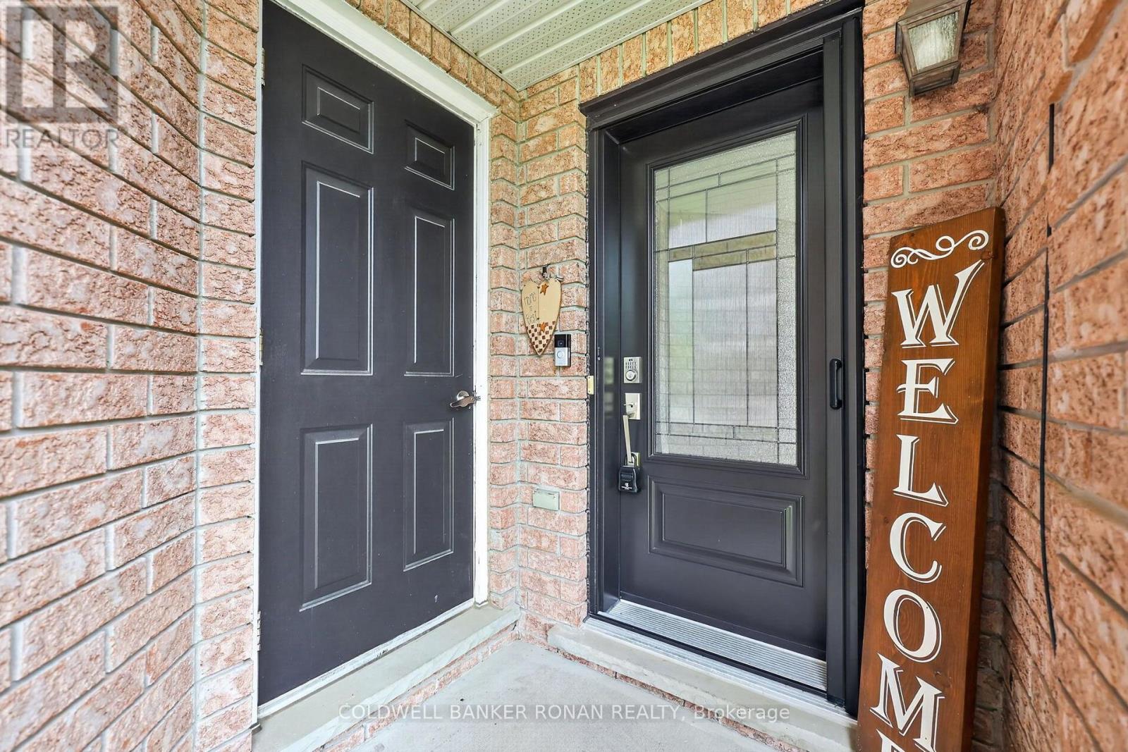 24 Ryan Court, Barrie, Ontario L4M 6N7 - Photo 4 - S13663214