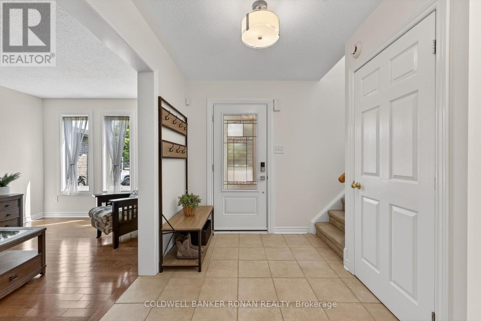 24 Ryan Court, Barrie, Ontario L4M 6N7 - Photo 5 - S13663214