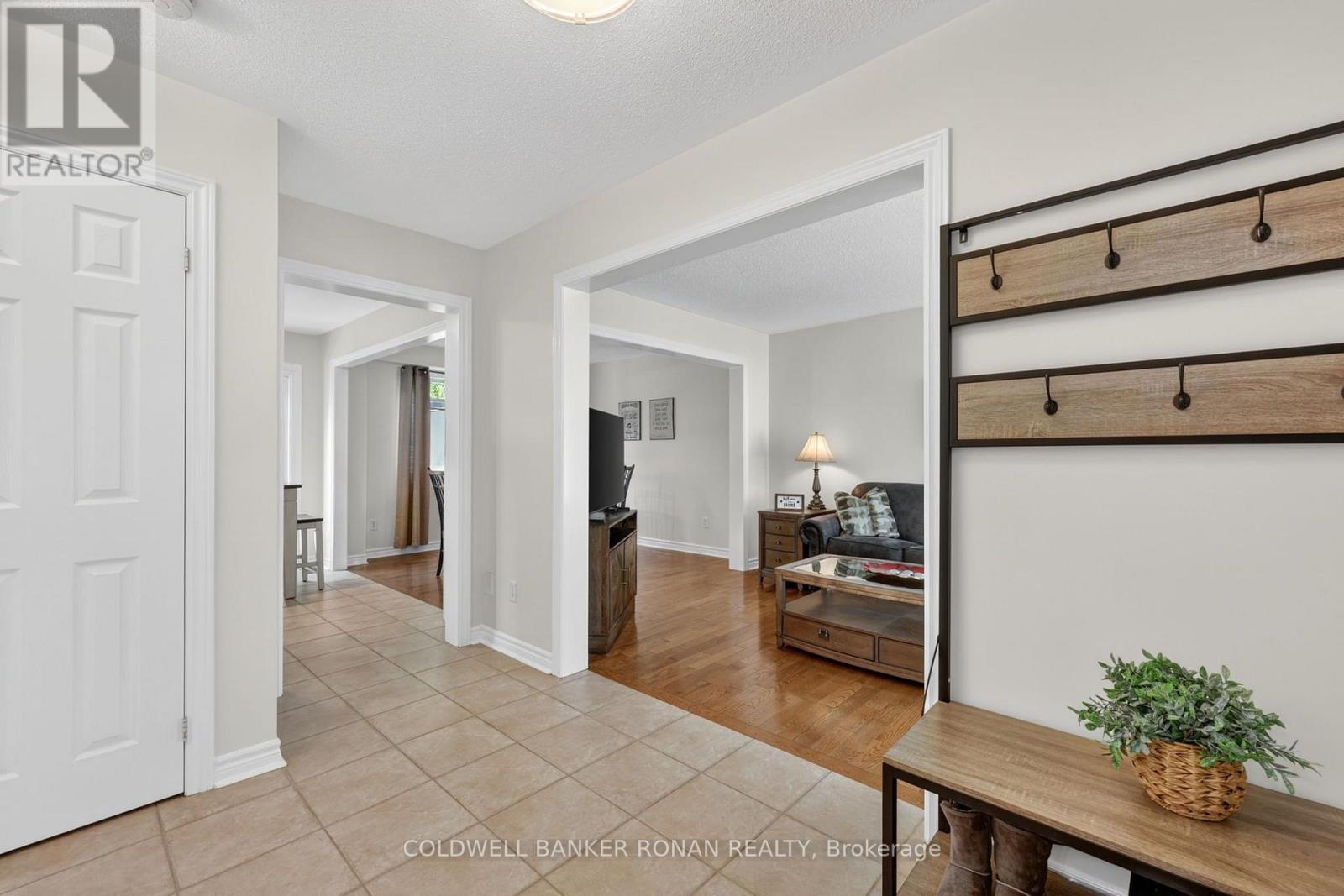 24 Ryan Court, Barrie, Ontario L4M 6N7 - Photo 6 - S13663214
