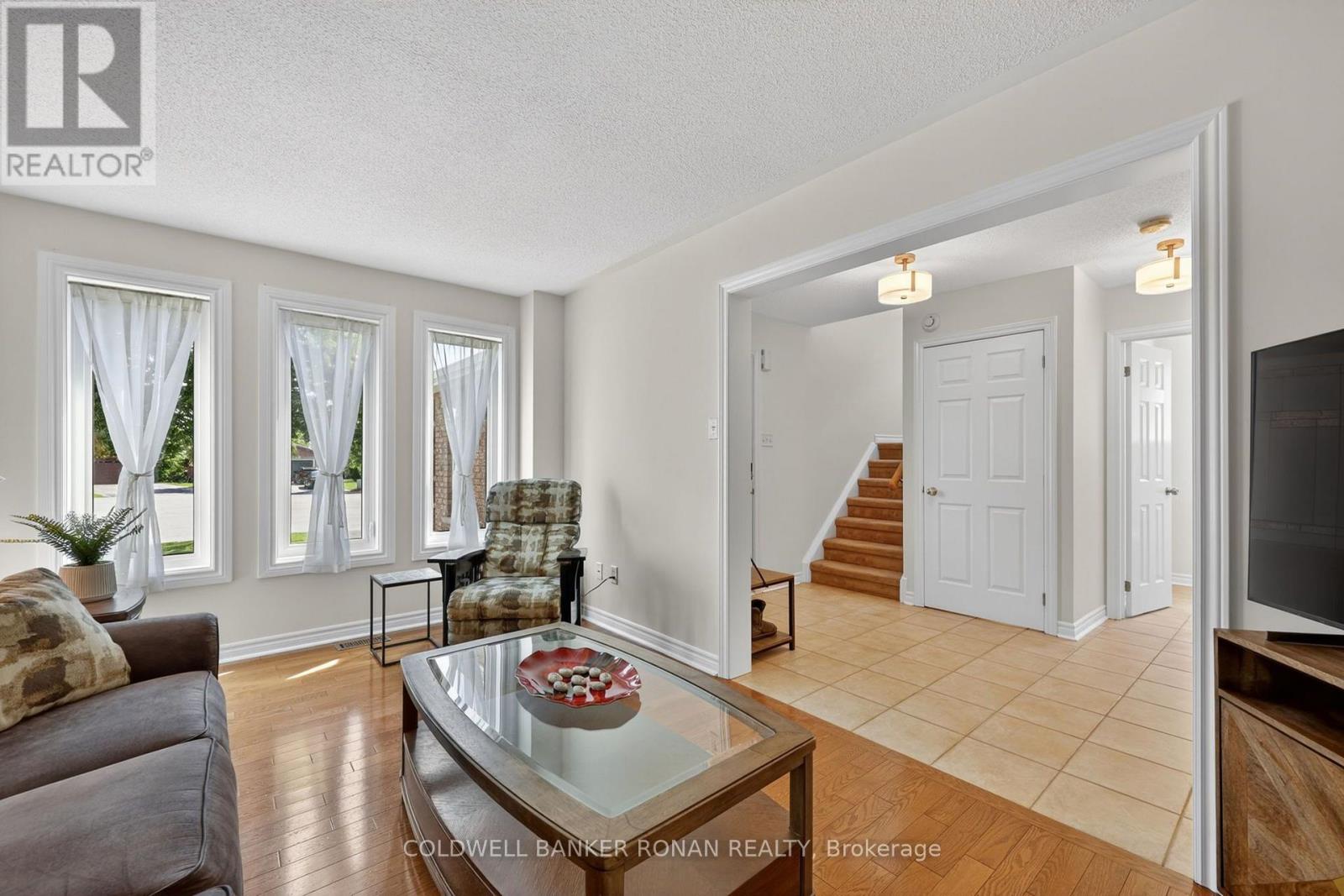 24 Ryan Court, Barrie, Ontario L4M 6N7 - Photo 9 - S13663214