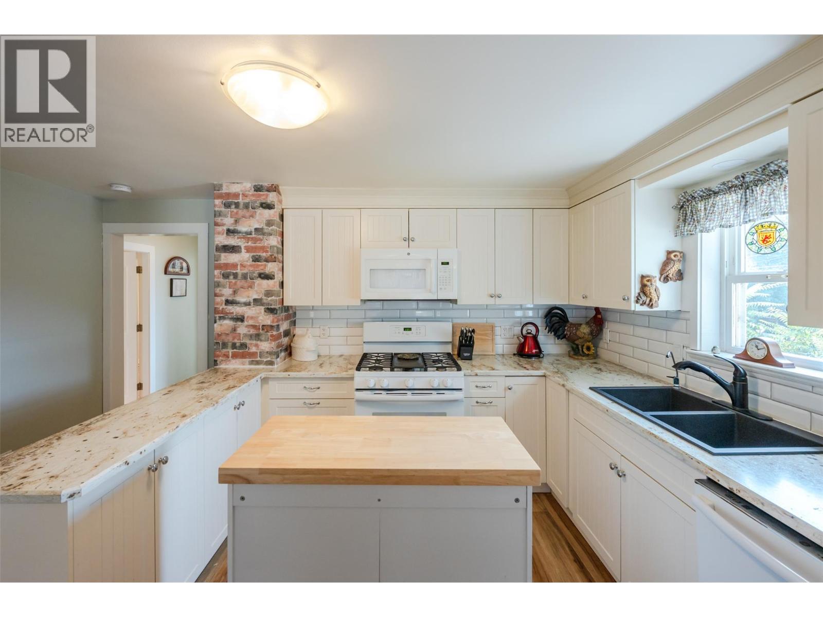 6430 Spartan Street, Oliver, British Columbia  V0H 1T0 - Photo 5 - 10394910
