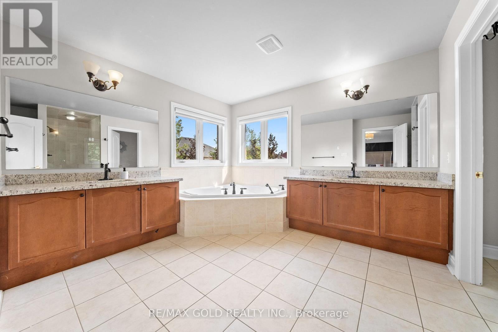 31 Fontainebleu Road, Brampton, Ontario  L6P 1Z1 - Photo 18 - W13663106