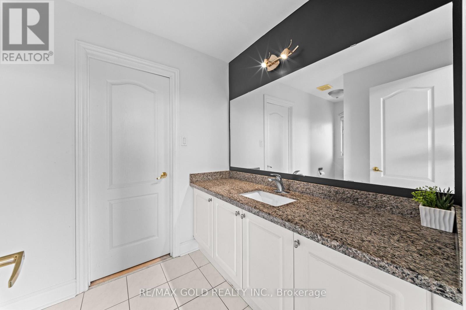 31 Fontainebleu Road, Brampton, Ontario  L6P 1Z1 - Photo 20 - W13663106