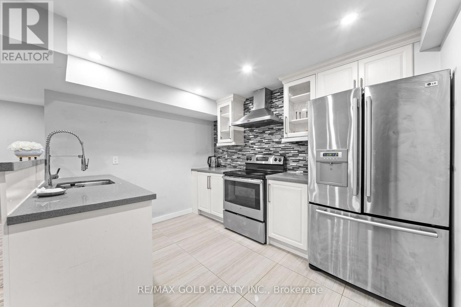 31 Fontainebleu Road, Brampton, Ontario  L6P 1Z1 - Photo 26 - W13663106