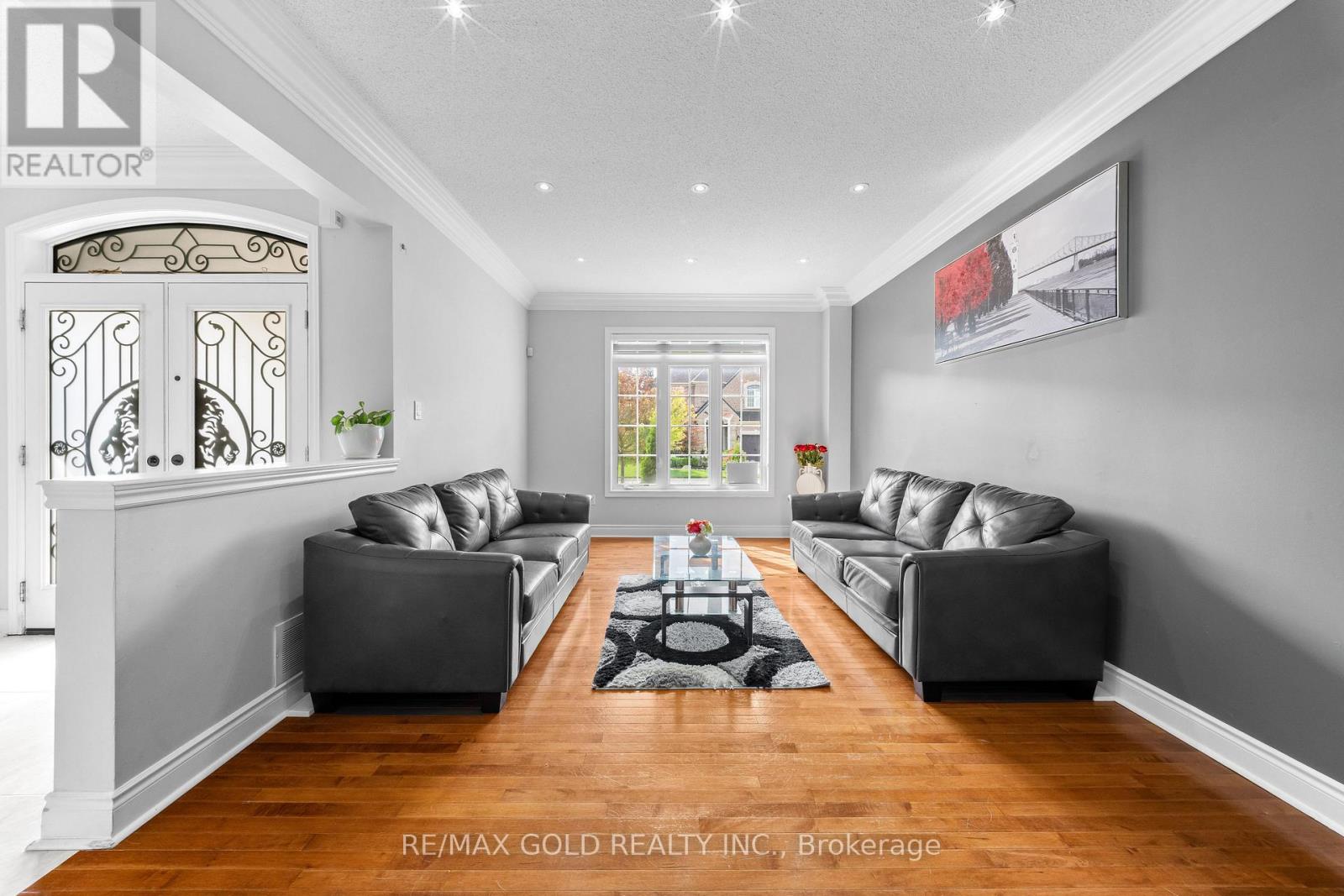 31 Fontainebleu Road, Brampton, Ontario  L6P 1Z1 - Photo 5 - W13663106