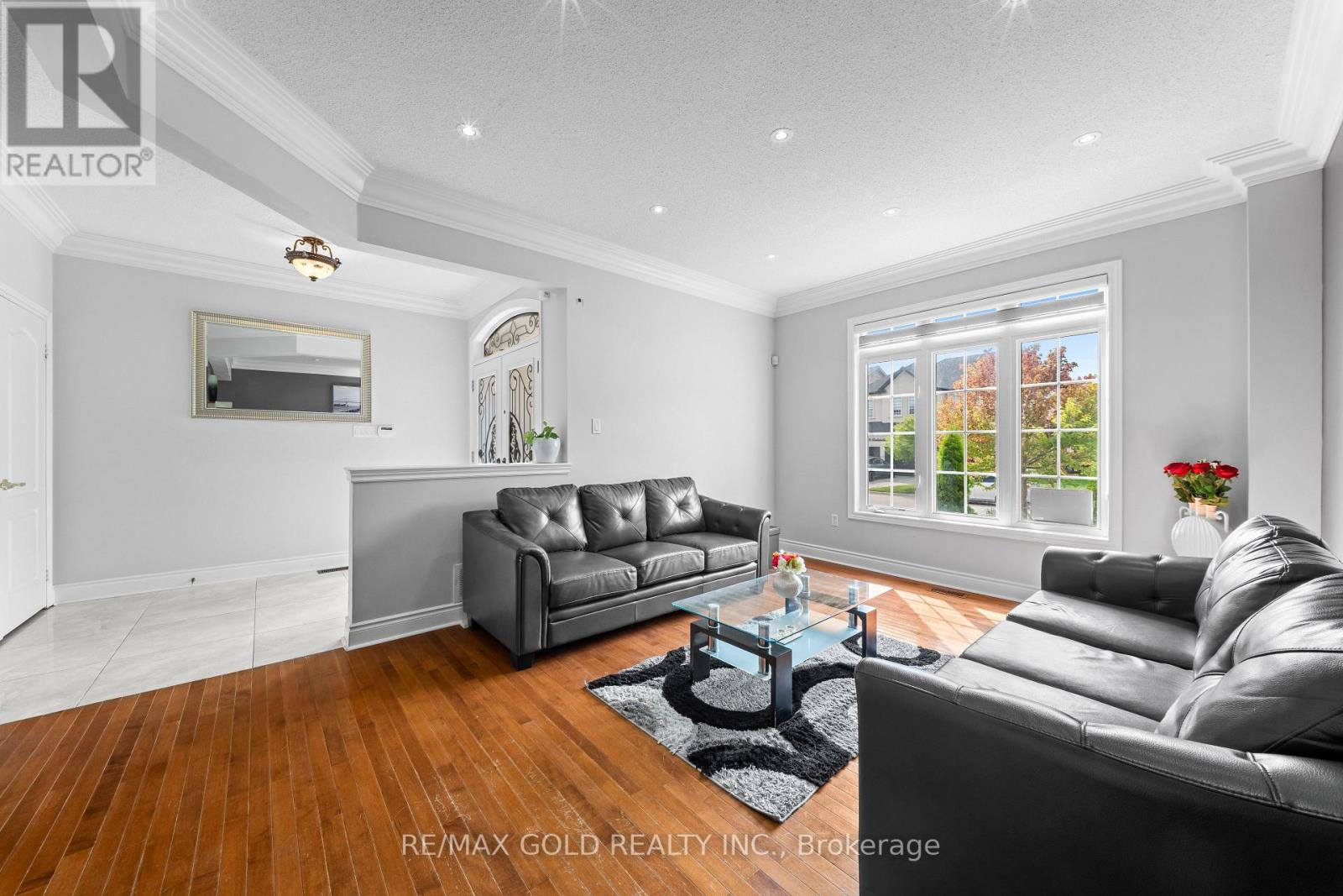 31 Fontainebleu Road, Brampton, Ontario  L6P 1Z1 - Photo 6 - W13663106
