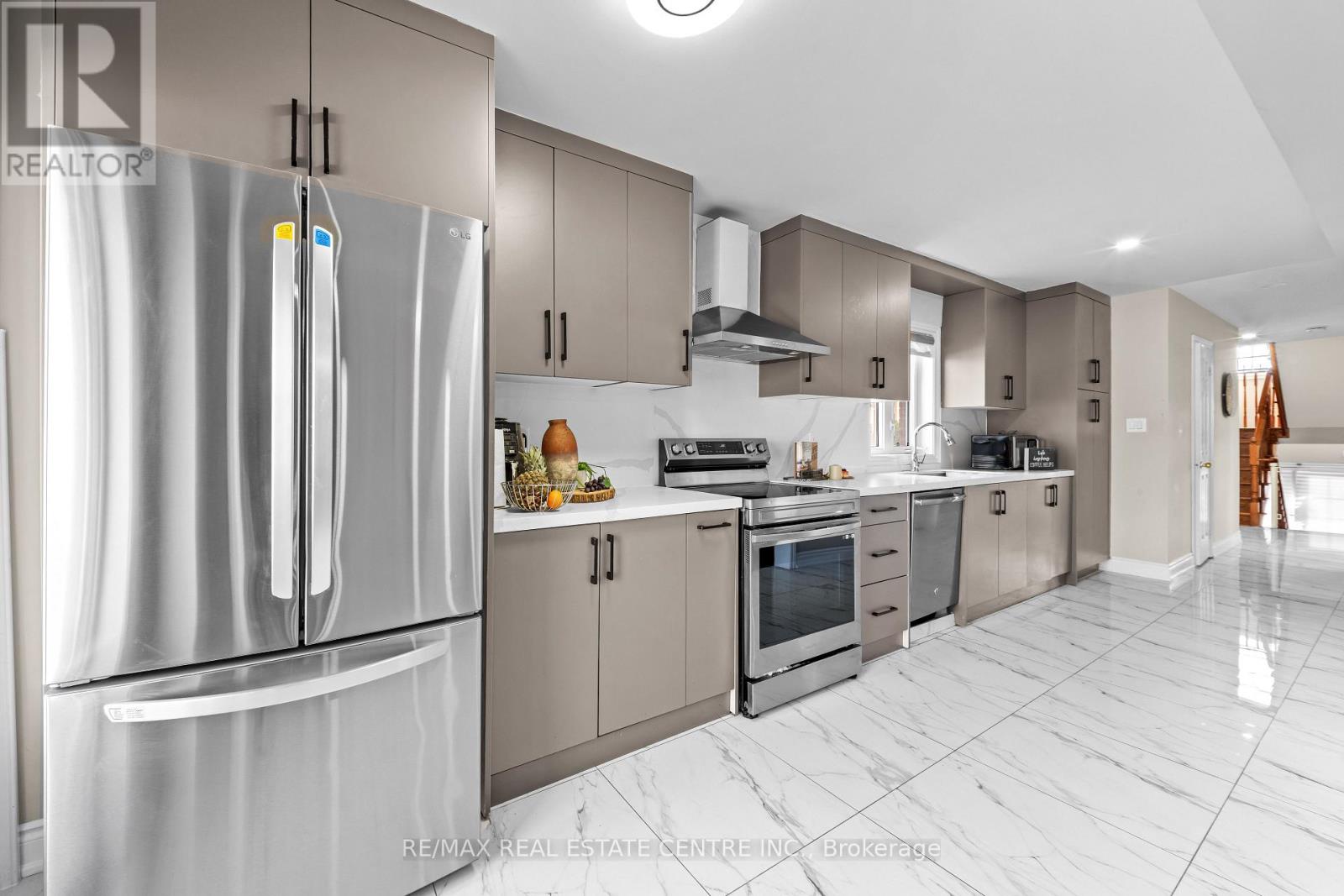 42 Domenico Crescent, Brampton, Ontario  L6P 1H5 - Photo 13 - W13663114