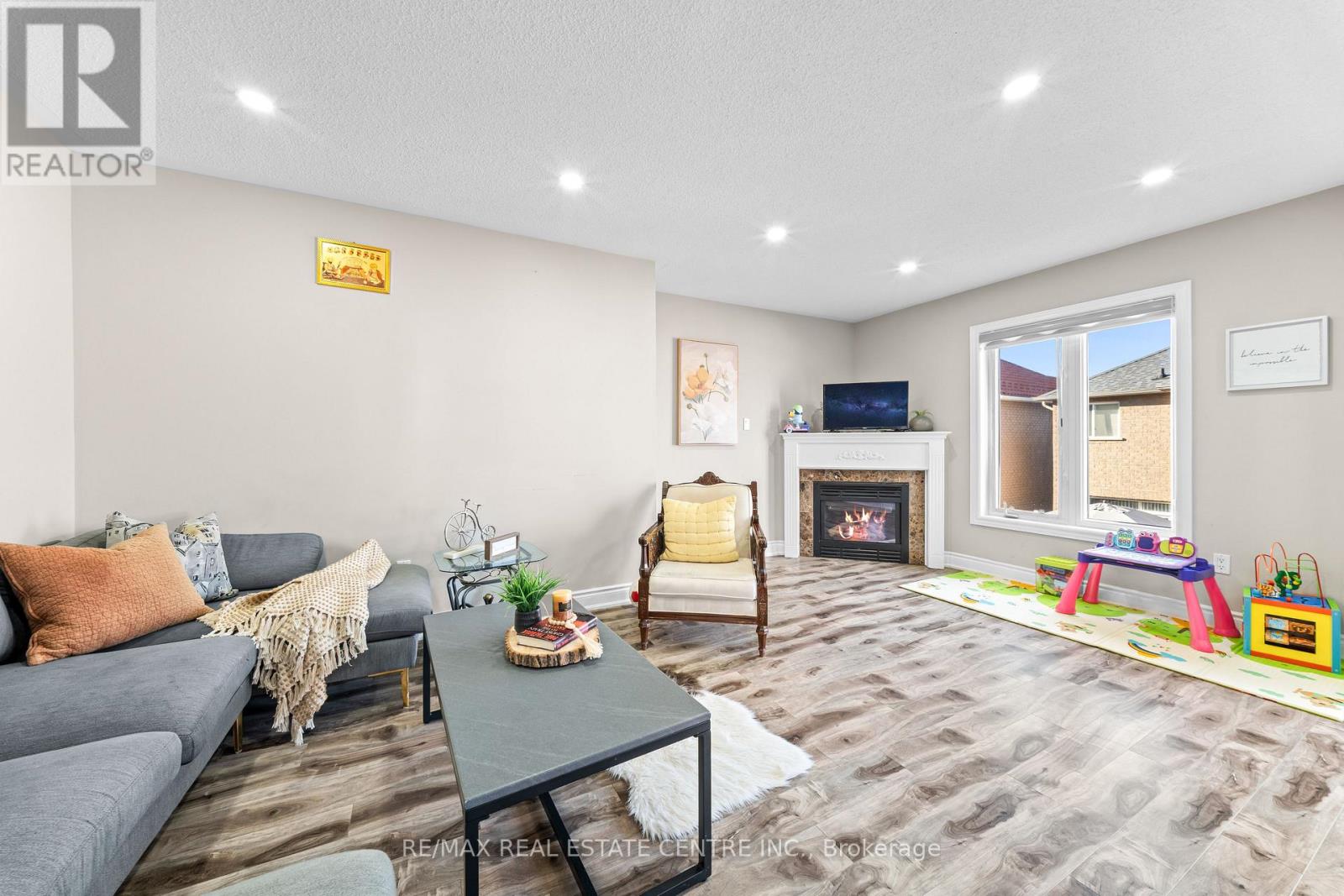 42 Domenico Crescent, Brampton, Ontario  L6P 1H5 - Photo 15 - W13663114