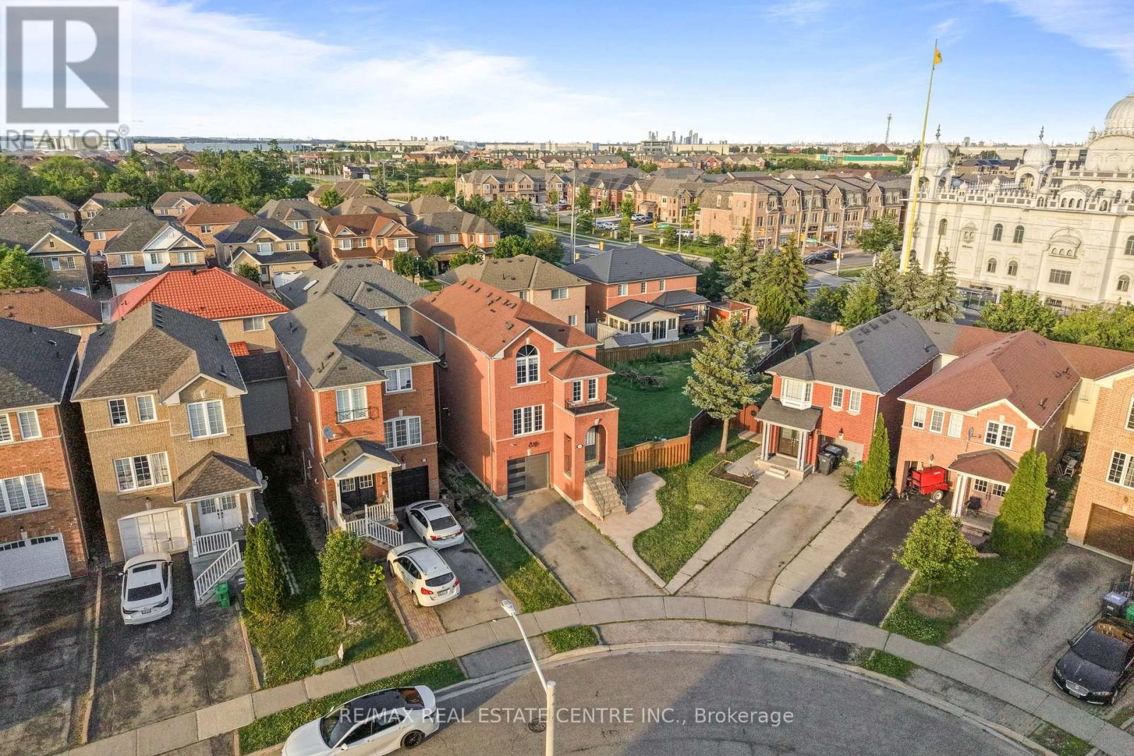 42 Domenico Crescent, Brampton, Ontario  L6P 1H5 - Photo 2 - W13663114