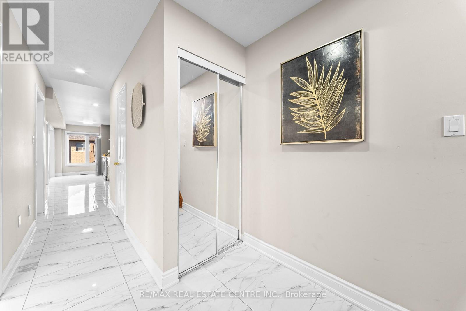 42 Domenico Crescent, Brampton, Ontario  L6P 1H5 - Photo 6 - W13663114