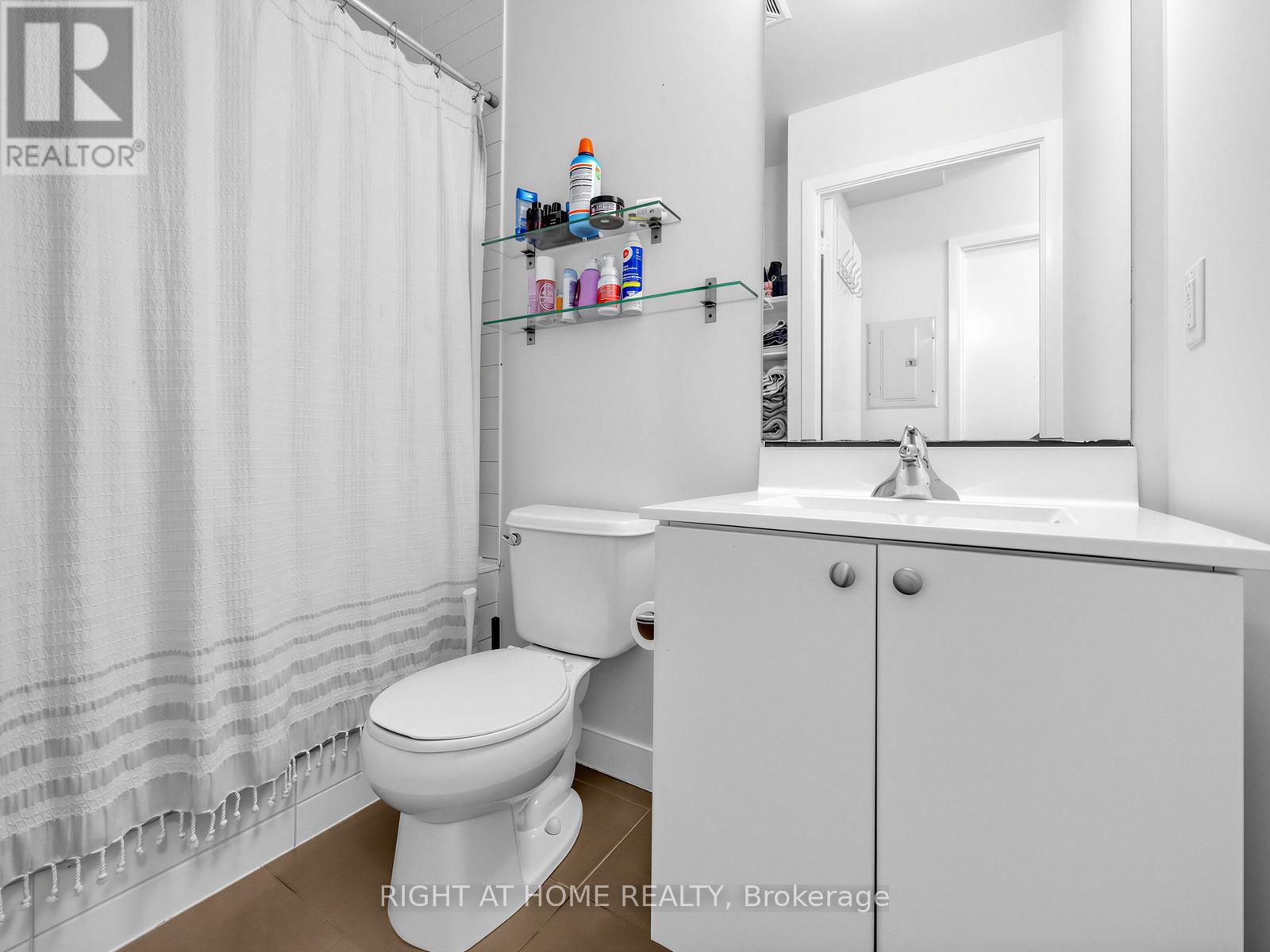 208 - 155 Legion Road N, Toronto, Ontario  M8Y 0A7 - Photo 14 - W13663176