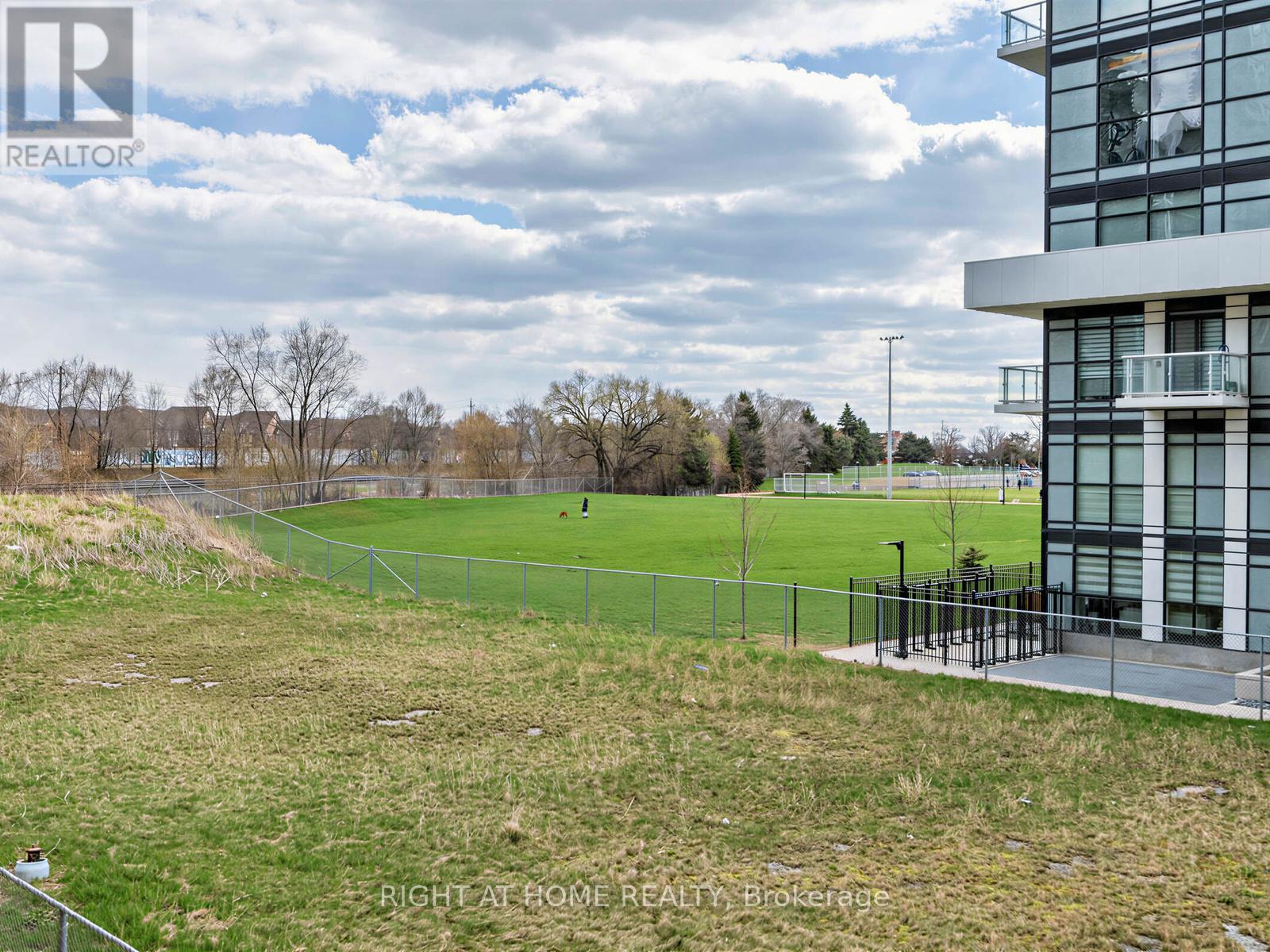 208 - 155 Legion Road N, Toronto, Ontario  M8Y 0A7 - Photo 17 - W13663176
