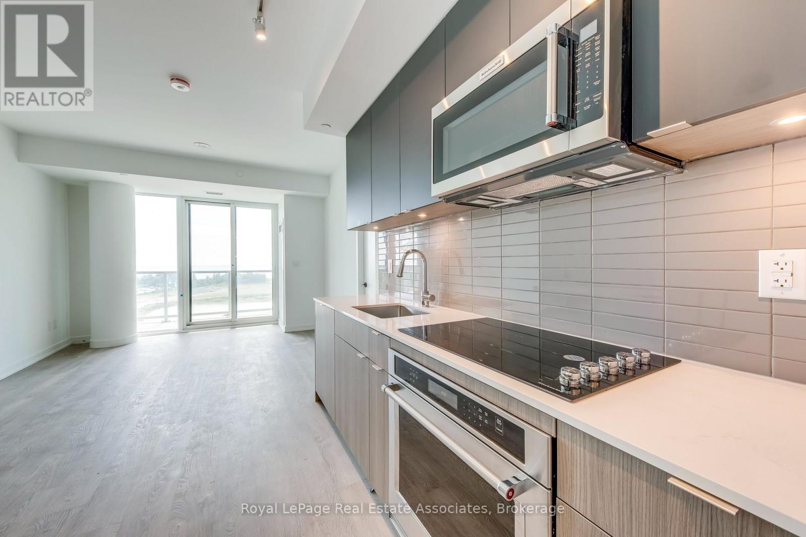 806 - 220 Missinnihe Way, Mississauga, Ontario  L5H 0A9 - Photo 1 - W13663248