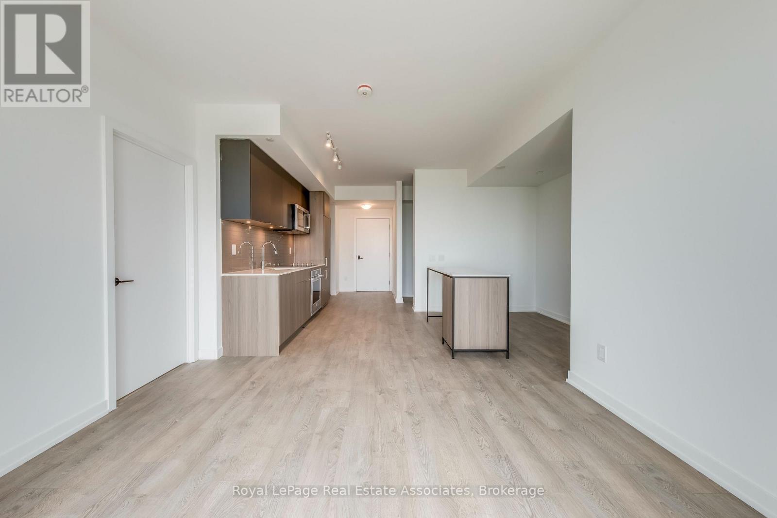 806 - 220 Missinnihe Way, Mississauga, Ontario  L5H 0A9 - Photo 2 - W13663248