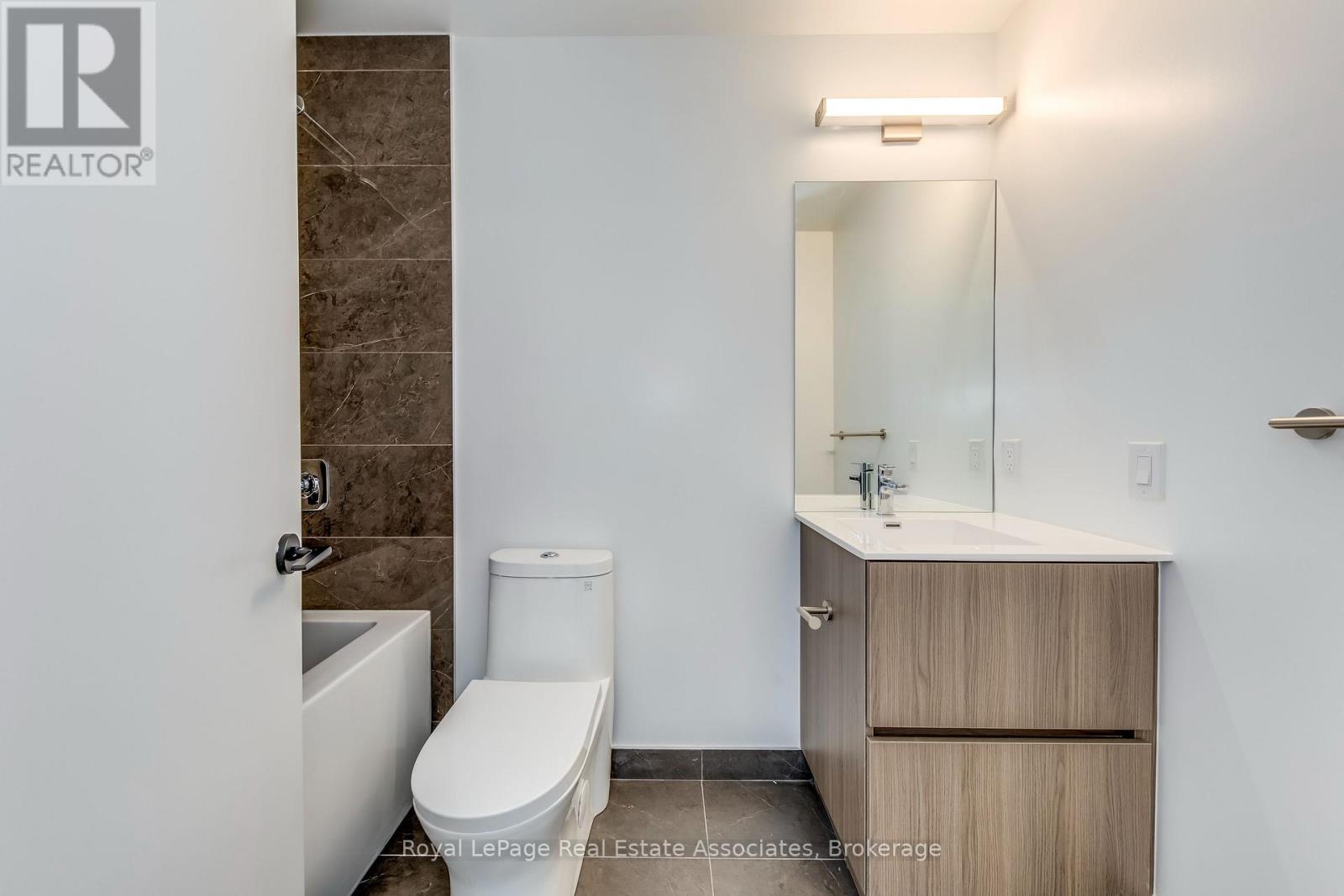 806 - 220 Missinnihe Way, Mississauga, Ontario  L5H 0A9 - Photo 20 - W13663248