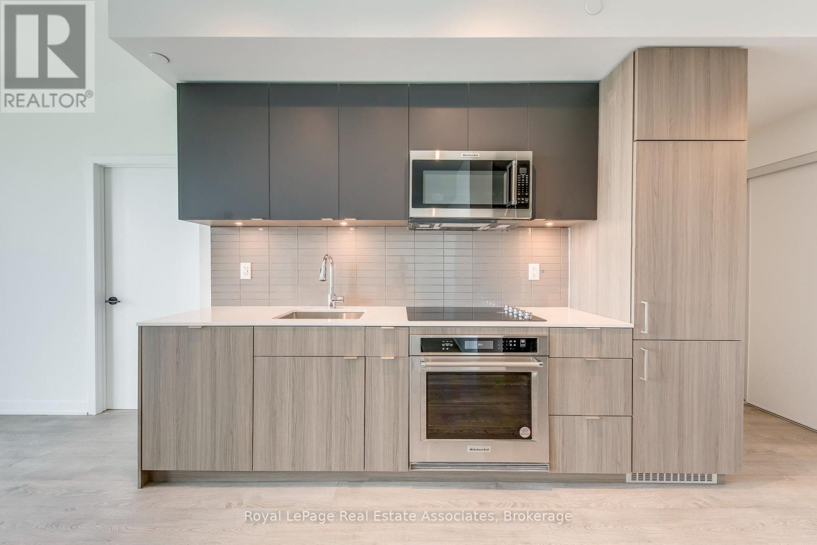 806 - 220 Missinnihe Way, Mississauga, Ontario  L5H 0A9 - Photo 3 - W13663248